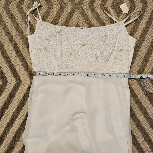 Venus White Wedding Dress 8 - Picture 6 of 7